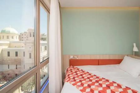 Brown Kubic, a member of Browns - 12