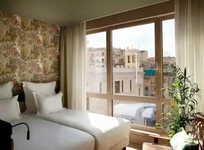 Brown Kubic, a member of Browns - 51