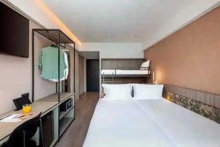 Brown Kubic, a member of Browns - 57