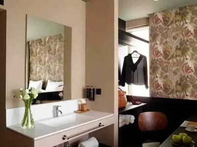 Brown Kubic, a member of Browns - 40