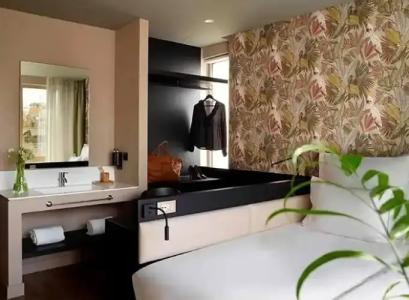 Brown Kubic, a member of Browns - 41