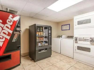 Comfort Inn at Thousand Hills - 10