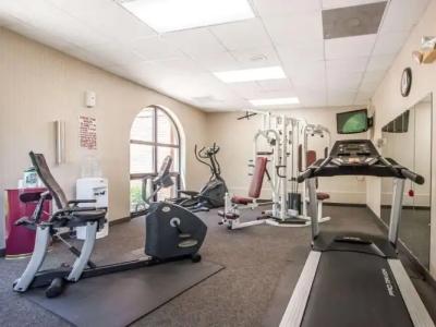 Comfort Inn at Thousand Hills - 18