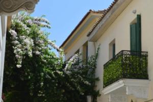 Athenian House in Plaka Villa by Athenian Homes, Athens