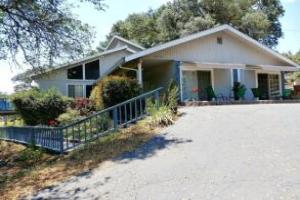 NEW CHARMING 2 BEDROOMS UNIT CLOSE TO EVERYTHING, Oakhurst