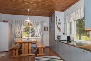 Holiday Home Lehtoniemi by Interhome, Karjalohja