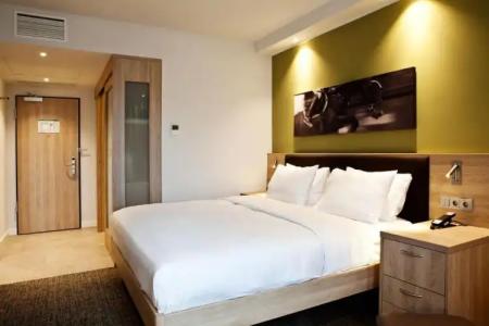 Hampton By Hilton Aachen Tivoli - 25