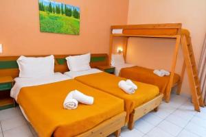 Costa Hotel, Ypsos