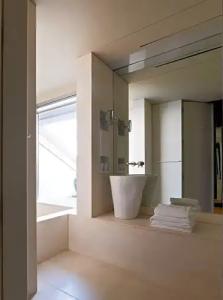 STRAF, Milan, a Member of Designs - 121