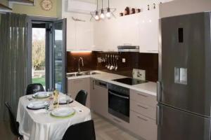 The Moon House, Preveza