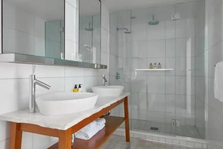 Mondrian Park Avenue - 103