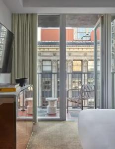 Mondrian Park Avenue - 113