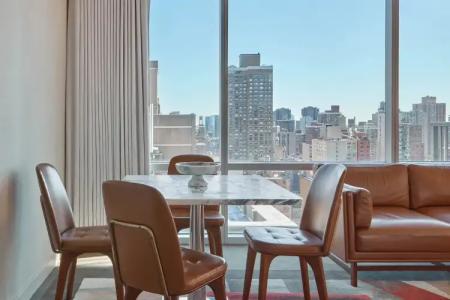 Mondrian Park Avenue - 101