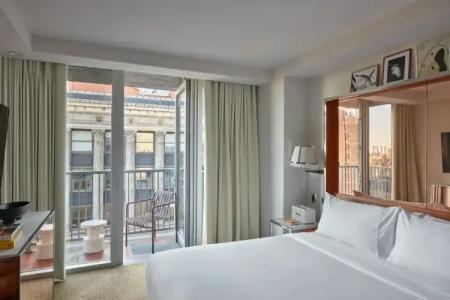 Mondrian Park Avenue - 111