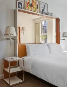 Mondrian Park Avenue - 122