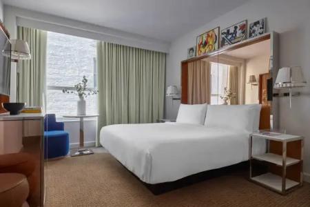 Mondrian Park Avenue - 107