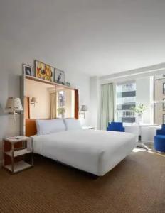 Mondrian Park Avenue - 123