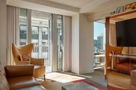 Mondrian Park Avenue - 102