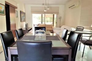 Med View Bungalows, Pervolia