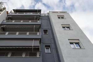 Alekos Apartments 1 Netflix, Athens