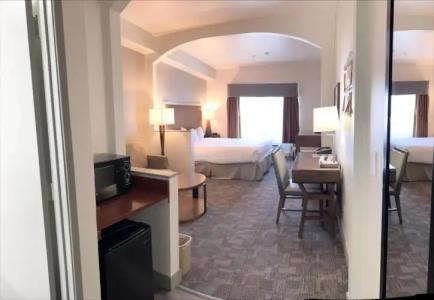 Ramada by Wyndham Bakersfield - 24