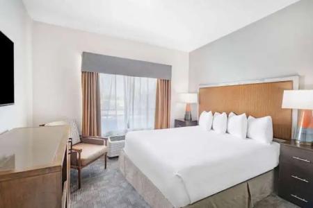 Ramada by Wyndham Bakersfield - 5