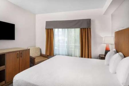 Ramada by Wyndham Bakersfield - 7