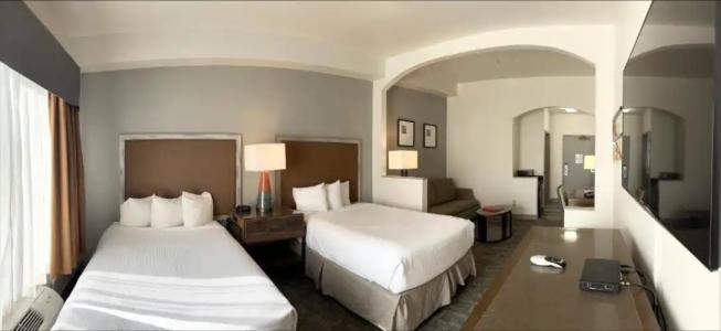 Ramada by Wyndham Bakersfield - 36
