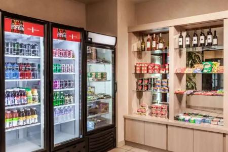 Ramada by Wyndham Bakersfield - 11