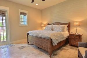Cinnamon Shore- Sea Star 104 ST, Port Aransas