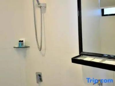 D'Wharf & Serviced Residence - 72