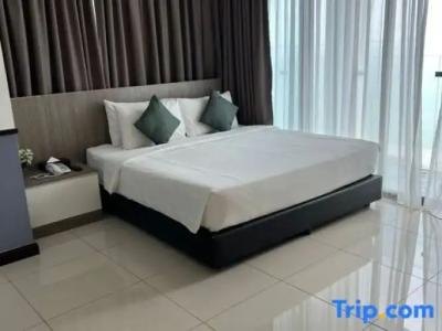 D'Wharf & Serviced Residence - 92