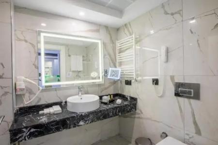 Karpalas City & Spa - 160