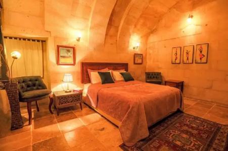 Sinasos Palace Cave - 45