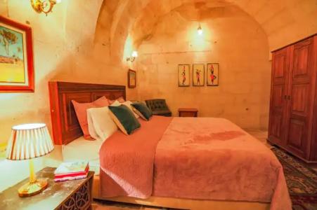 Sinasos Palace Cave - 11