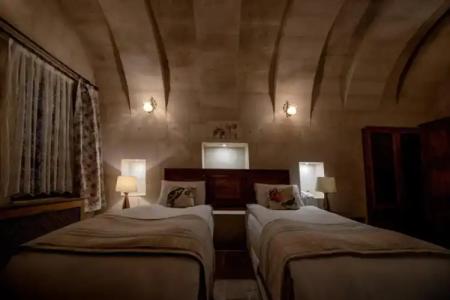 Sinasos Palace Cave - 16