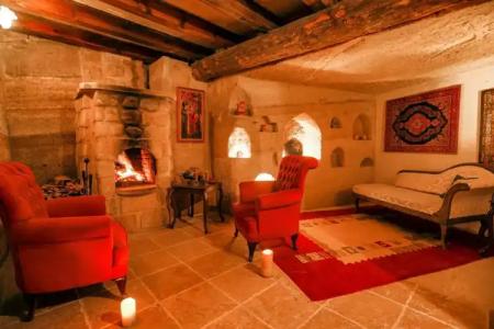 Sinasos Palace Cave - 32