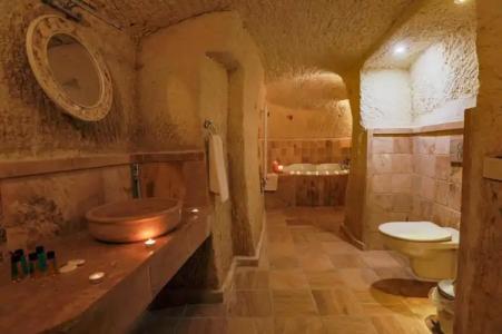 Sinasos Palace Cave - 6