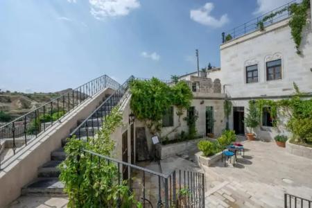 Sinasos Palace Cave - 7