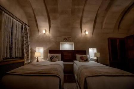 Sinasos Palace Cave - 67