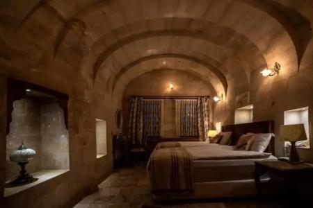 Sinasos Palace Cave - 23