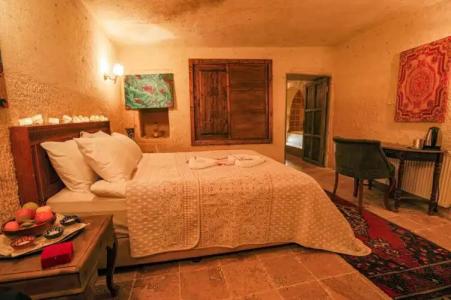 Sinasos Palace Cave - 1