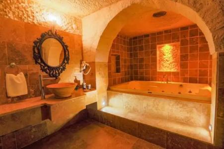 Sinasos Palace Cave - 64