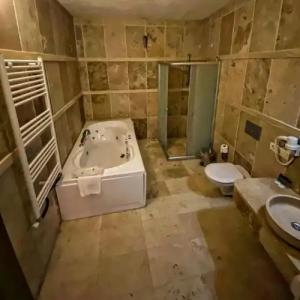 Sinasos Palace Cave - 68