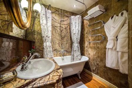 Imperial & Restaurant - 59