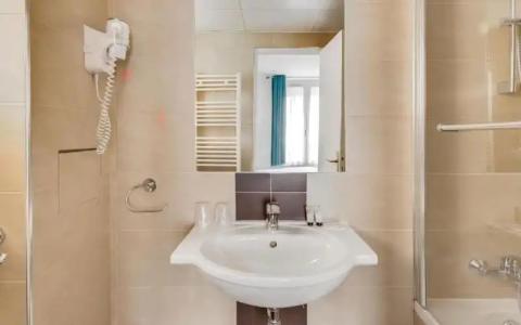 Carladez Cambronne - 44