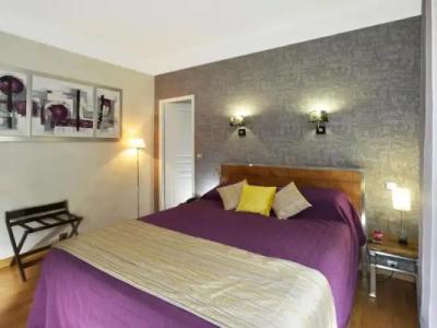 Carladez Cambronne - 48