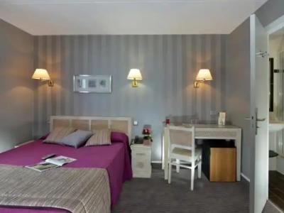 Carladez Cambronne - 33