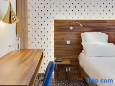 Carladez Cambronne - 37