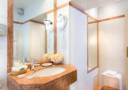 Dauphine Saint Germain - 8